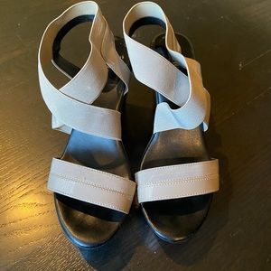 Charles by Charles David size 7 black/grey wedges